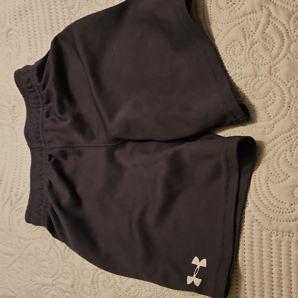 Under Armour Size 6 Boys Shorts